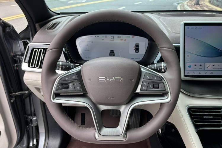 Used BYD Song PLUS New Energy 2025 EV 520km Premium Version Interior 9