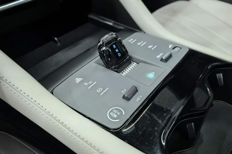 Used BYD Song PLUS New Energy 2025 DM-i 112KM Prestige Model Interior 9