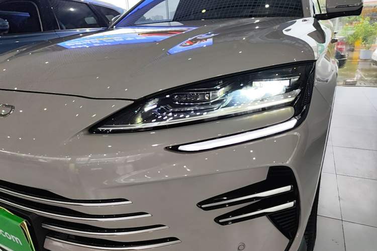 Used BYD Song PLUS New Energy 2025 DM-i Smart Drive 112KM Prestige Model Left Front Headlight