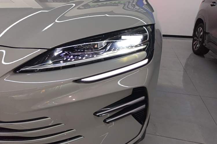 Used BYD Song PLUS New Energy 2025 DM-i 112KM Prestige Model Left Front Headlight