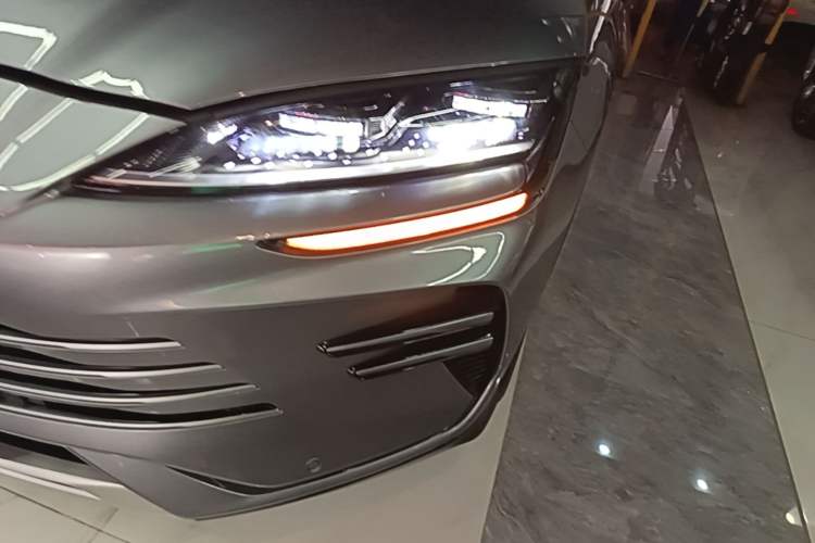 Used BYD Song PLUS New Energy 2025 DM-i 112KM Prestige Model Left Front Headlight