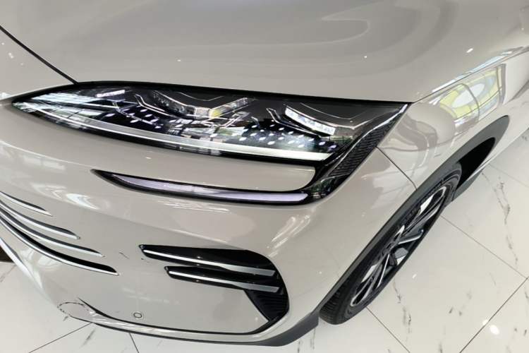 Used BYD Song PLUS New Energy 2025 DM-i 112KM Prestige Model Left Front Headlight