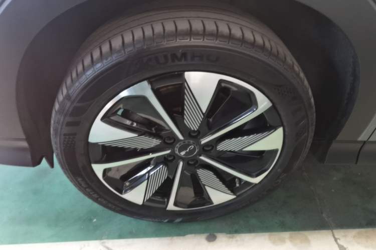 Used BYD Song PLUS New Energy 2025 DM-i 112KM Prestige Model Left Front Wheel Hub