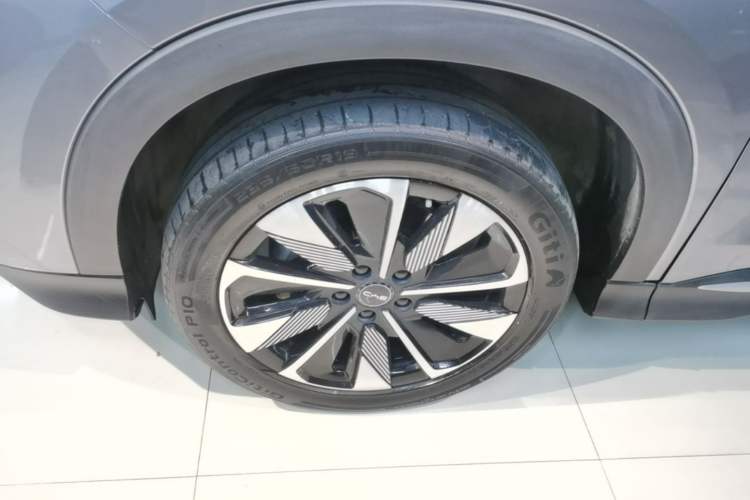 Used BYD Song PLUS New Energy 2025 DM-i 112KM Prestige Model Left Front Wheel Hub