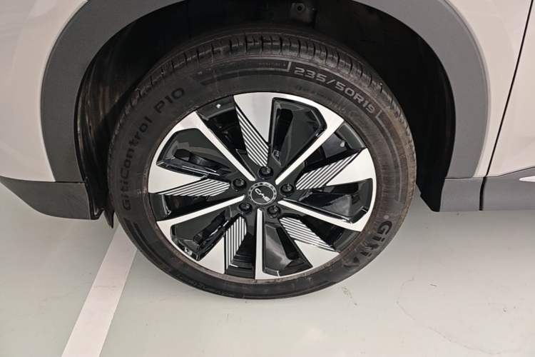 Used BYD Song PLUS New Energy 2025 DM-i 112KM Prestige Model Left Front Wheel Hub