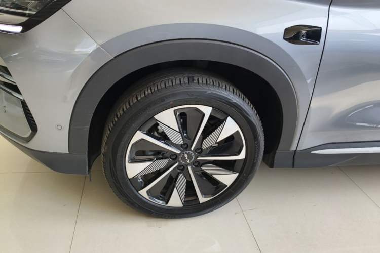 Used BYD Song PLUS New Energy 2025 EV Intelligent Driving Version 520km Premium Model Left Front Wheel Hub