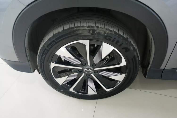Used BYD Song PLUS New Energy 2025 DM-i 112KM Prestige Model Left Front Wheel Hub
