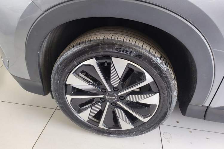 Used BYD Song PLUS New Energy 2025 EV 520km Luxury Version Left Front Wheel Hub
