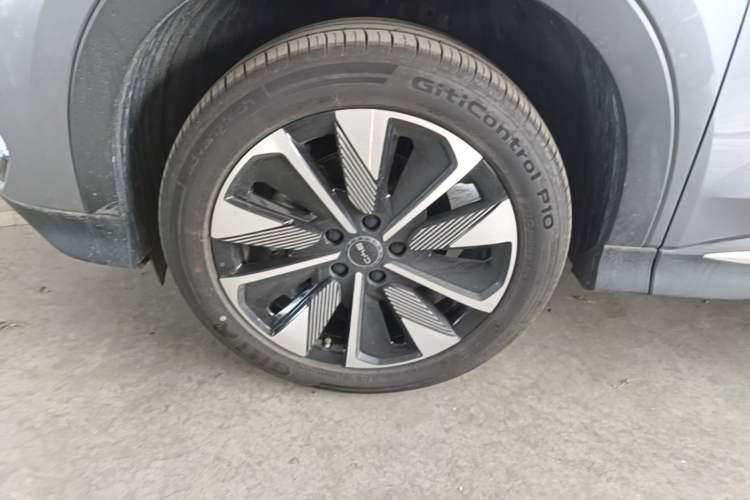 Used BYD Song PLUS New Energy 2025 DM-i 112KM Prestige Model Left Front Wheel Hub