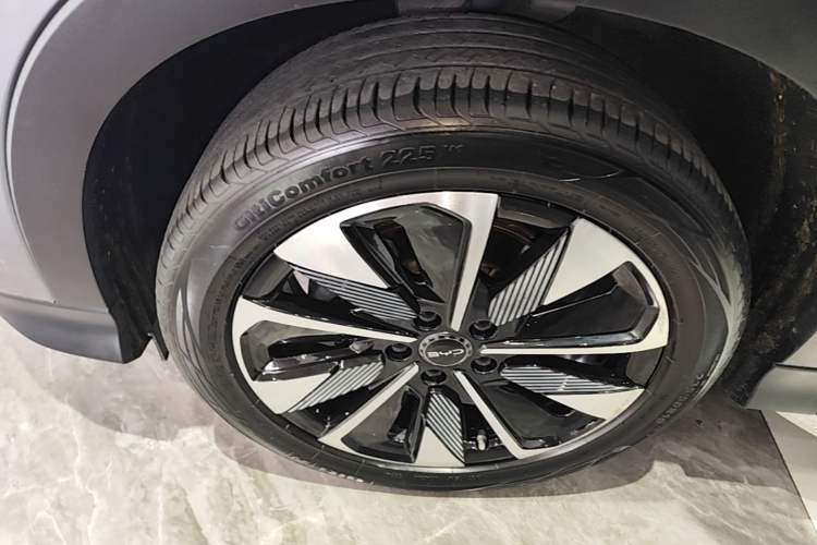 Used BYD Song PLUS New Energy 2025 EV 520km Premium Version Left Front Wheel Hub