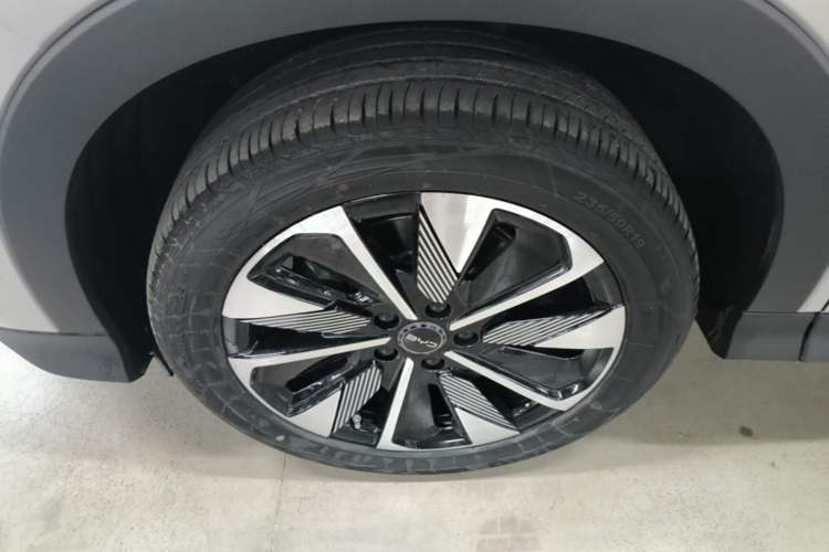 Used BYD Song PLUS New Energy 2025 EV Intelligent Driving Edition 520km Luxury Model Left Front Wheel Hub