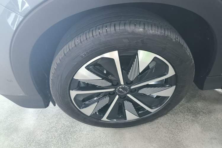 Used BYD Song PLUS New Energy 2025 EV Intelligent Driving Edition 520km Luxury Model Left Front Wheel Hub