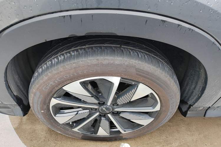 Used BYD Song PLUS New Energy 2025 DM-i 112KM Prestige Model Left Front Wheel Hub