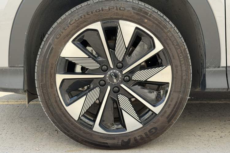 Used BYD Song PLUS New Energy 2025 DM-i 112KM Prestige Model Left Front Wheel Hub