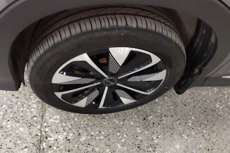Used BYD Song PLUS New Energy 2025 DM-i 112KM Prestige Model Left Front Wheel Hub