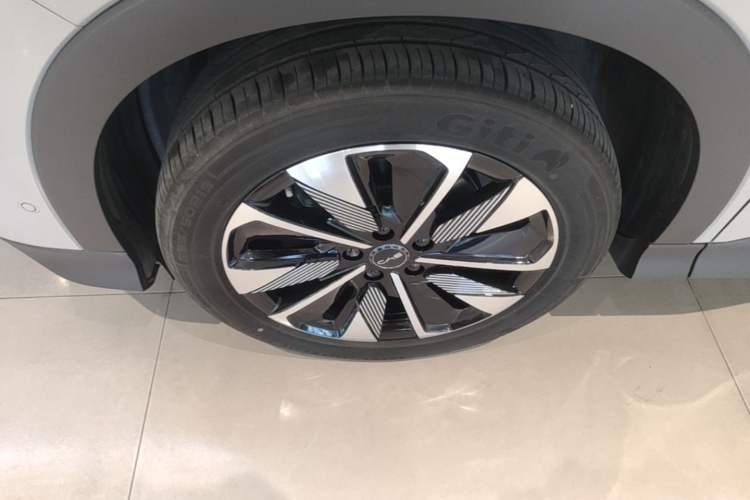 Used BYD Song PLUS New Energy 2025 DM-i Intelligent Driving 160KM Flagship Model Left Front Wheel Hub