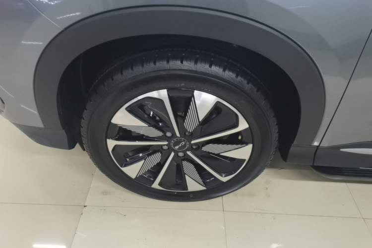 Used BYD Song PLUS New Energy 2025 DM-i 112KM Prestige Model Left Front Wheel Hub