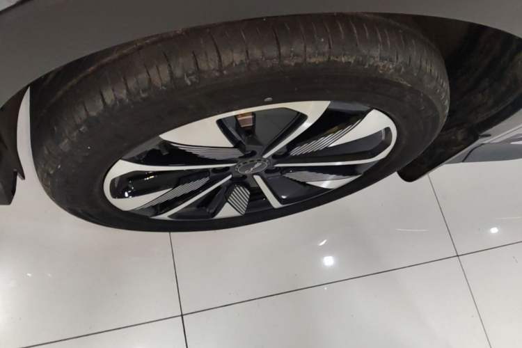 Used BYD Song PLUS New Energy 2025 DM-i 112KM Prestige Model Left Front Wheel Hub