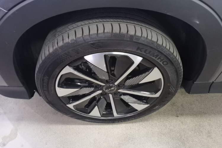 Used BYD Song PLUS New Energy 2025 DM-i 112KM Prestige Model Left Front Wheel Hub