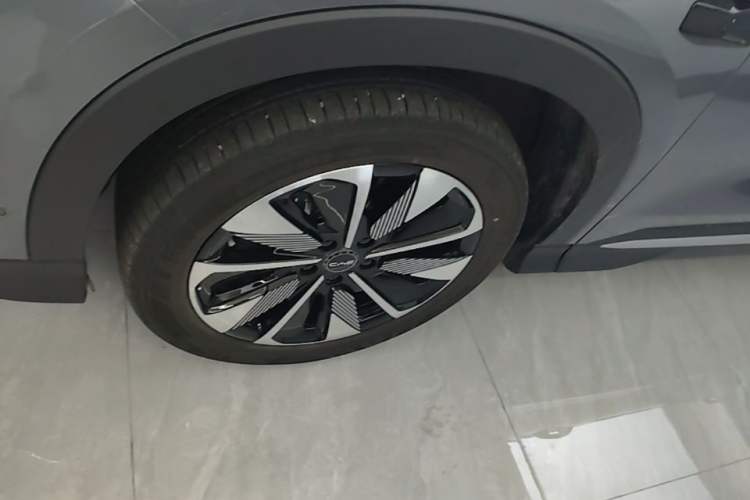 Used BYD Song PLUS New Energy 2025 DM-i Intelligent Driving 112KM Prestige Model Left Front Wheel Hub