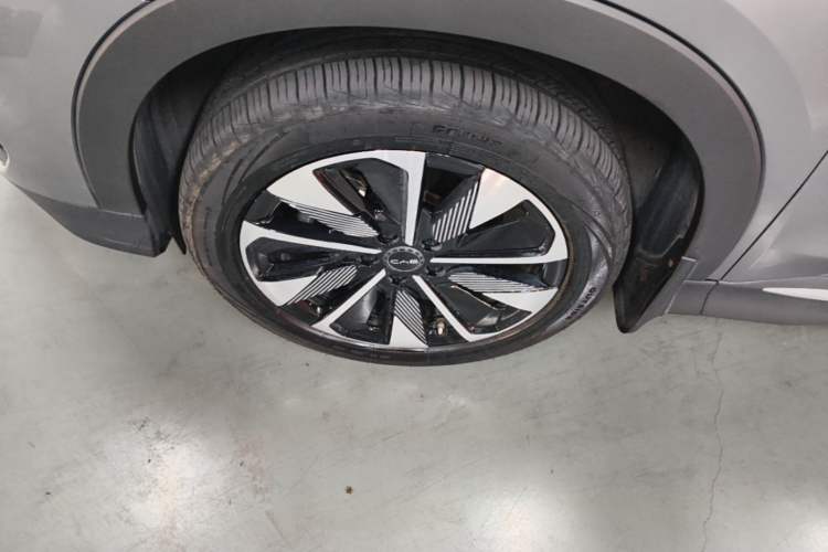 Used BYD Song PLUS New Energy 2025 DM-i 112KM Prestige Model Left Front Wheel Hub