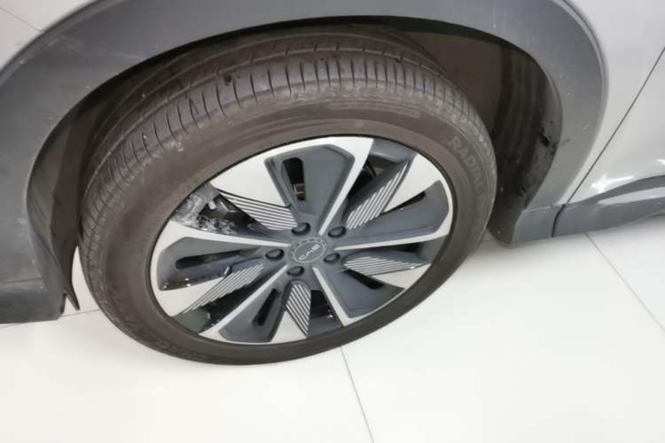 Used BYD Song PLUS New Energy 2025 DM-i Smart Drive 112KM Prestige Model Left Front Wheel Hub