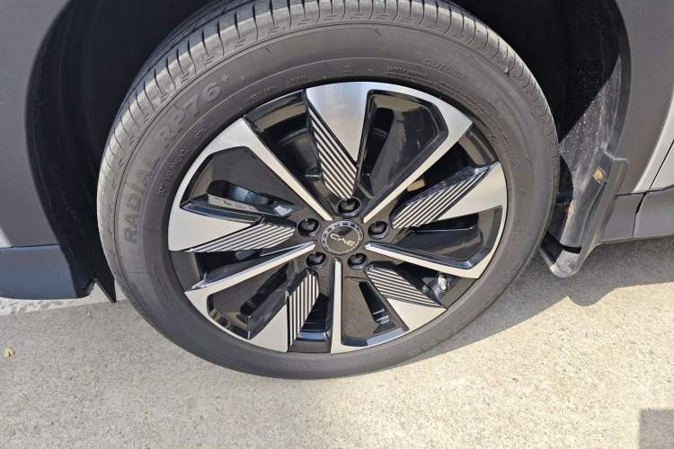 Used BYD Song PLUS New Energy 2025 DM-i 112KM Prestige Model Left Front Wheel Hub