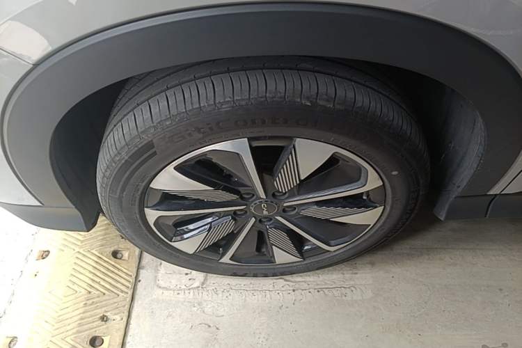 Used BYD Song PLUS New Energy 2025 DM-i 160KM Flagship Model Left Front Wheel Hub
