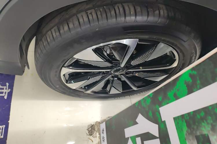 Used BYD Song PLUS New Energy 2025 DM-i Intelligent Driving 160KM Flagship Model Left Front Wheel Hub