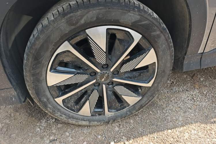 Used BYD Song PLUS New Energy 2025 DM-i 112KM Prestige Model Left Front Wheel Hub