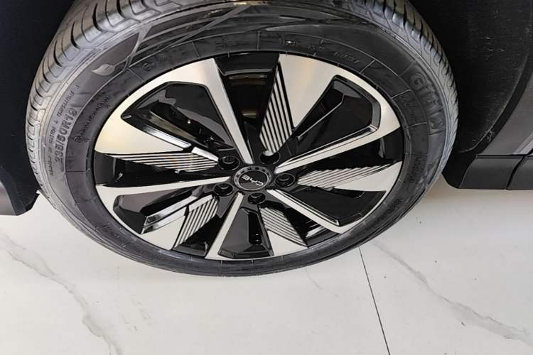 Used BYD Song PLUS New Energy 2025 EV Intelligent Driving Version 520km Premium Model Left Front Wheel Hub