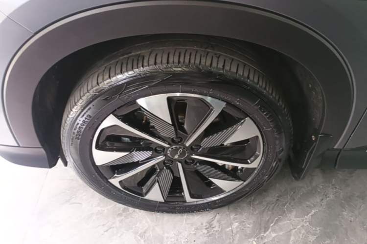 Used BYD Song PLUS New Energy 2025 EV Intelligent Driving Version 520km Premium Model Left Front Wheel Hub