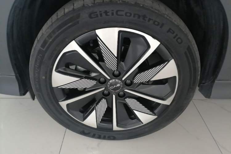 Used BYD Song PLUS New Energy 2025 DM-i 112KM Prestige Model Left Front Wheel Hub