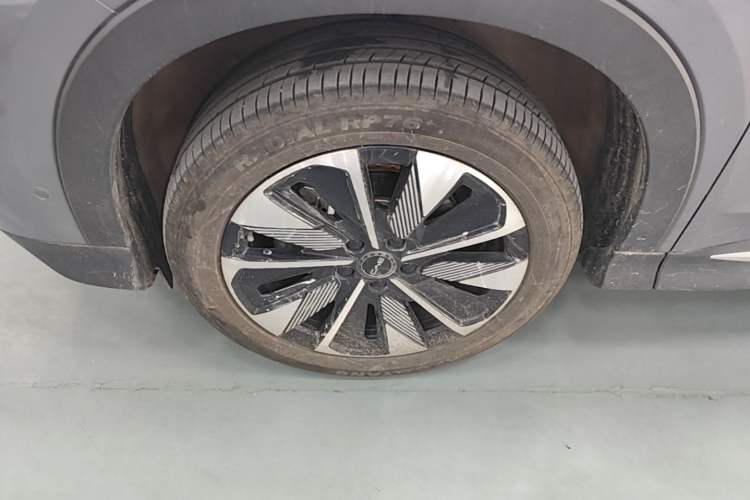 Used BYD Song PLUS New Energy 2025 DM-i Smart Drive 112KM Prestige Model Left Front Wheel Hub