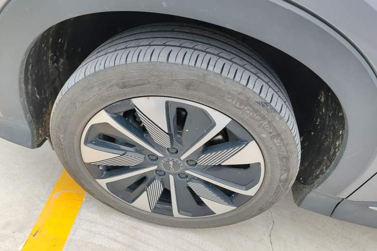Used BYD Song PLUS New Energy 2025 EV Intelligent Driving Version 520km Premium Model Left Front Wheel Hub