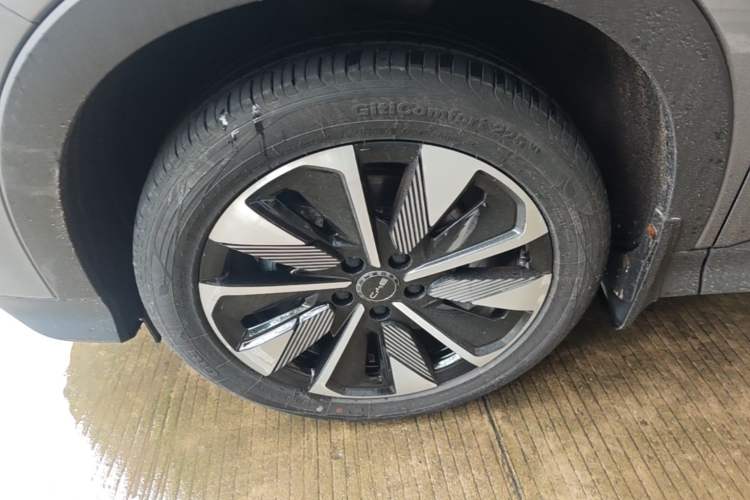 Used BYD Song PLUS New Energy 2025 EV 520km Premium Version Left Front Wheel Hub