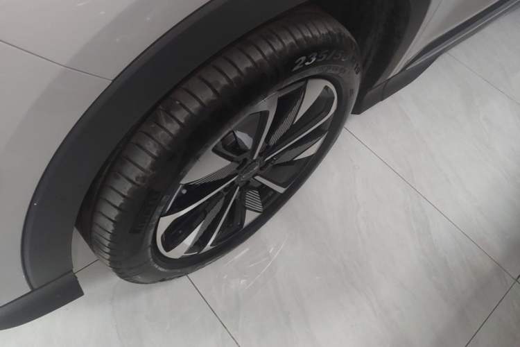 Used BYD Song PLUS New Energy 2025 DM-i 112KM Prestige Model Left Front Wheel Hub