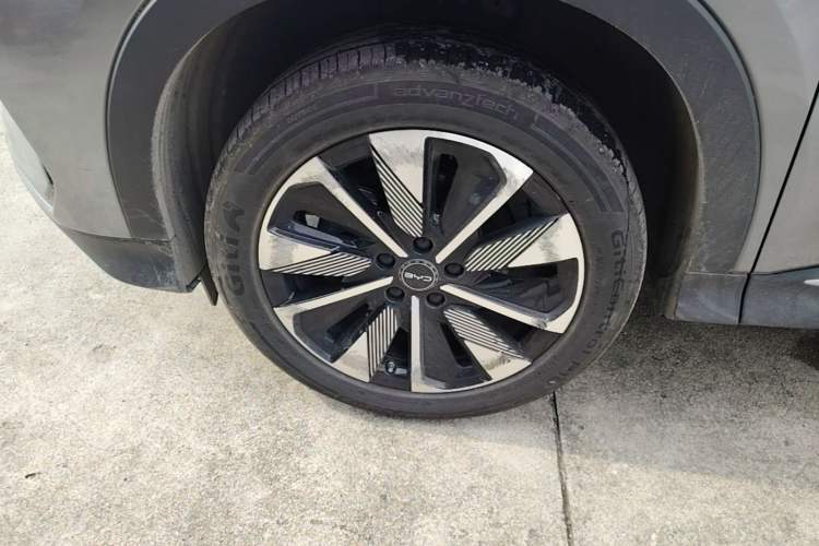 Used BYD Song PLUS New Energy 2025 DM-i 112KM Prestige Model Left Front Wheel Hub