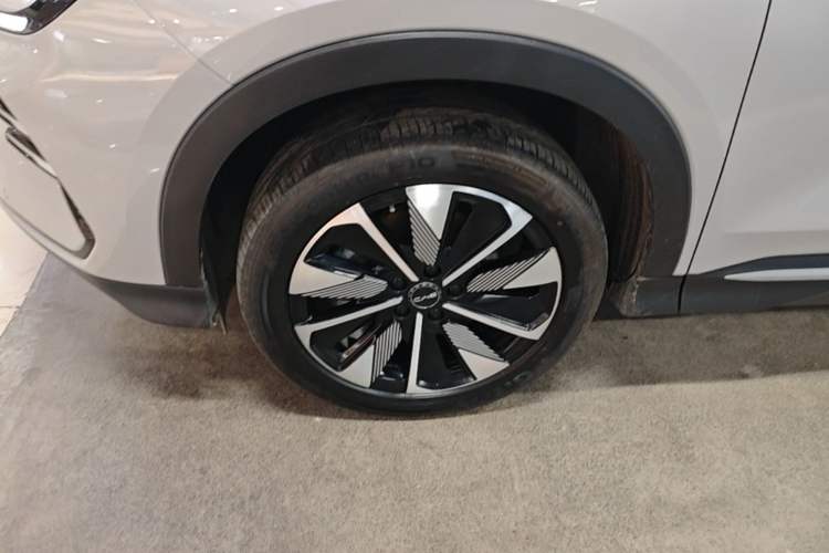 Used BYD Song PLUS New Energy 2025 DM-i 112KM Prestige Model Left Front Wheel Hub