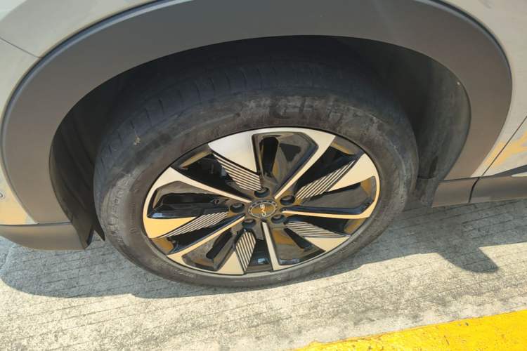 Used BYD Song PLUS New Energy 2025 DM-i 160KM Flagship PLUS Left Front Wheel Hub