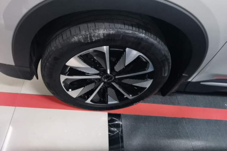 Used BYD Song PLUS New Energy 2025 DM-i 112KM Prestige Model Left Front Wheel Hub