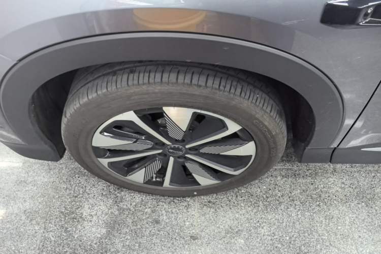 Used BYD Song PLUS New Energy 2025 EV Intelligent Driving Version 520km Premium Model Left Front Wheel Hub