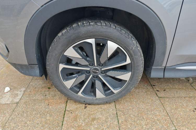Used BYD Song PLUS New Energy 2025 DM-i 112KM Prestige Model Left Front Wheel Hub