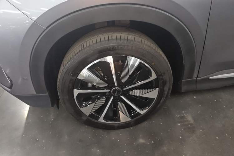 Used BYD Song PLUS New Energy 2025 DM-i Intelligent Driving 112KM Prestige Model Left Front Wheel Hub