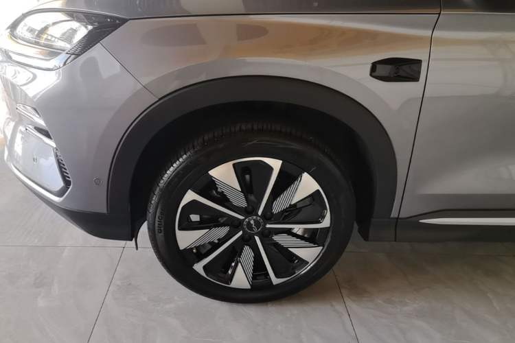 Used BYD Song PLUS New Energy 2025 EV Intelligent Driving Edition 520km Luxury Model Left Front Wheel Hub