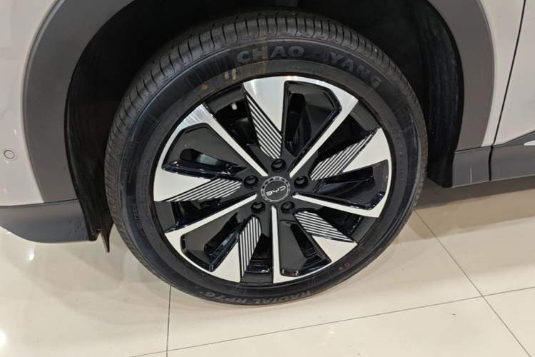 Used BYD Song PLUS New Energy 2025 DM-i Intelligent Driving 112KM Prestige Model Left Front Wheel Hub