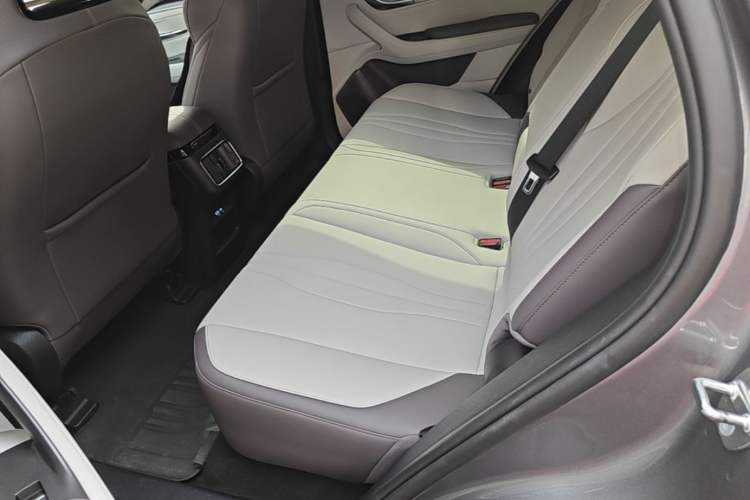 Used BYD Song PLUS New Energy 2025 EV 520km Luxury Version Left Rear Seat