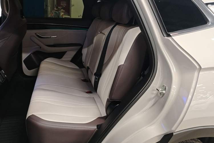 Used BYD Song PLUS New Energy 2025 DM-i 112KM Prestige Model Left Rear Seat