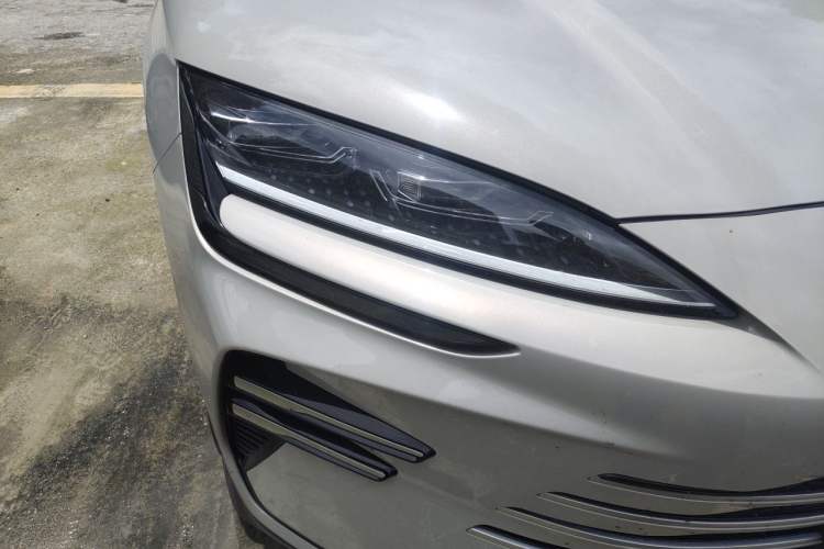 Used BYD Song PLUS New Energy 2025 DM-i 160KM Flagship Model Right Front Headlight