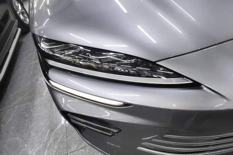 Used BYD Song PLUS New Energy 2025 DM-i 112KM Prestige Model Right Front Headlight